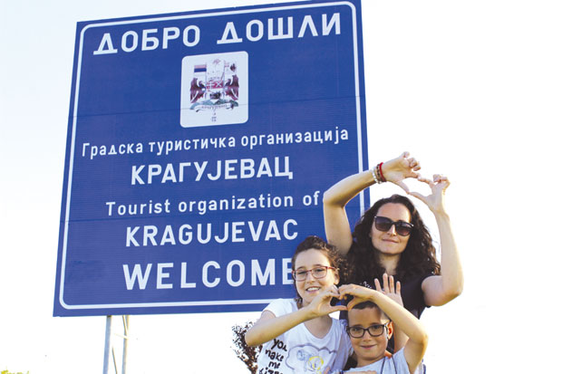 ПРЕСАЂЕНА ЈОЈ КОШТАНА СРЖ У НЕМАЧКОЈ: Теа срећна и насмејана, од септембра у школској клупи
